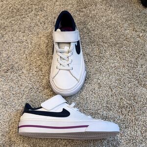 Never worn Kids White and Navy Nike Sneakers